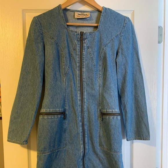 Dresses & Skirts - Vintage zip up denim dress.